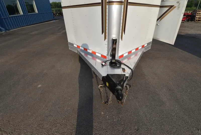 2008 C and C Trailers 4 Horse Bumper Horse Trailer - Image 6
