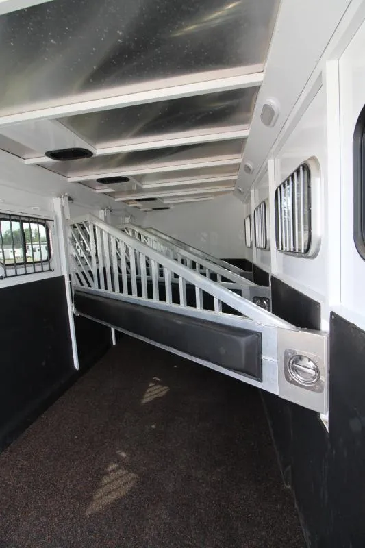 2019 Trails West Manufacturing Classic II 4 Horse Trailer - Image 10